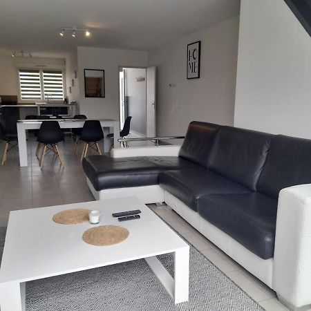 Logement De 100M2 Avec Terrasse Wardrecques 外观 照片